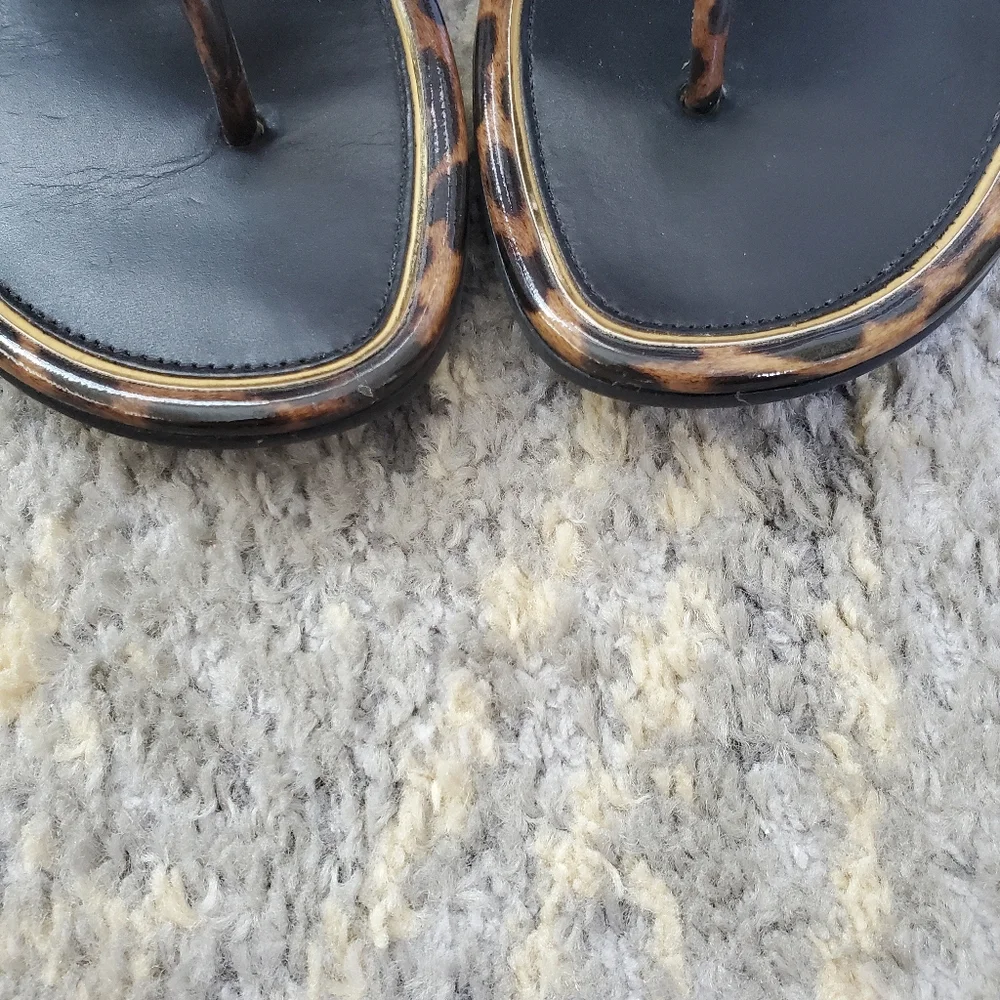 Tory Burch Black and Tortoiseshell Miller Logo Thong Sandals